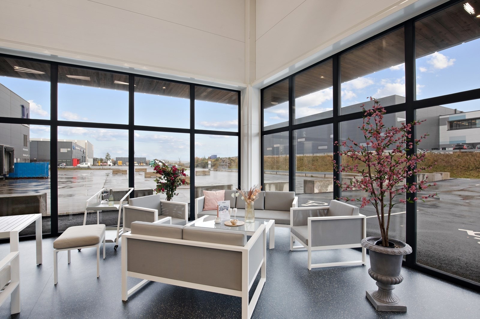 Store vinduesflater gir godt med lysinnslipp Galleribilde