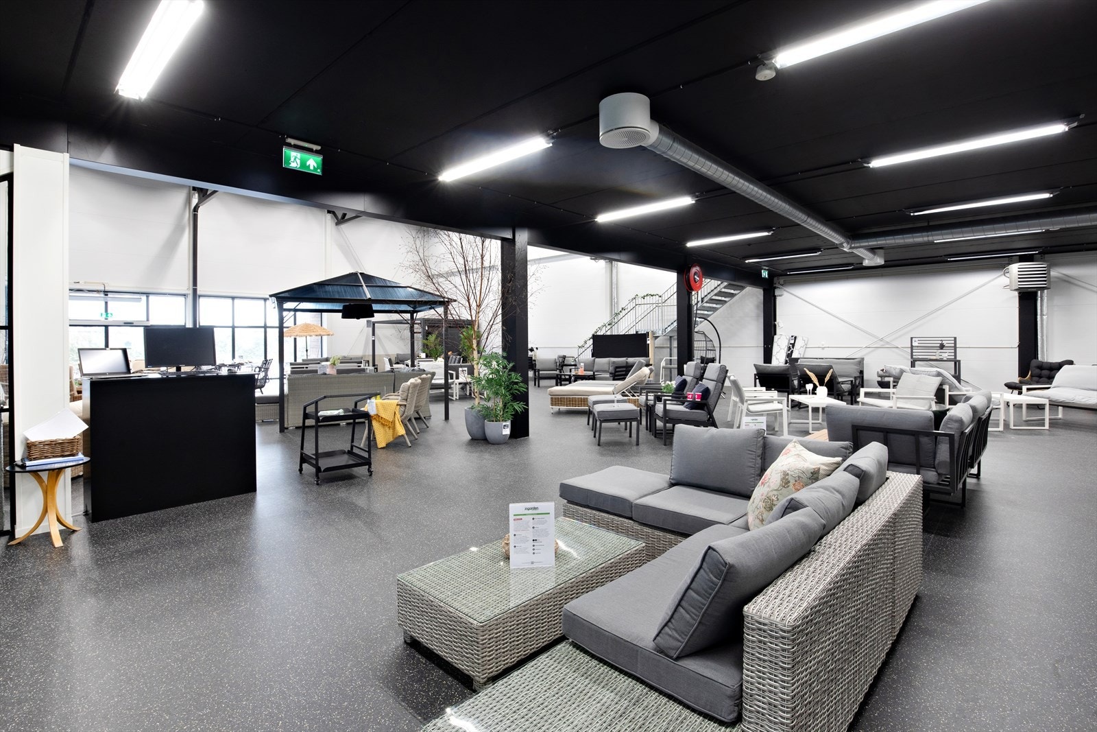 Mesanin på ca. halvparten av gulvarealet Galleribilde