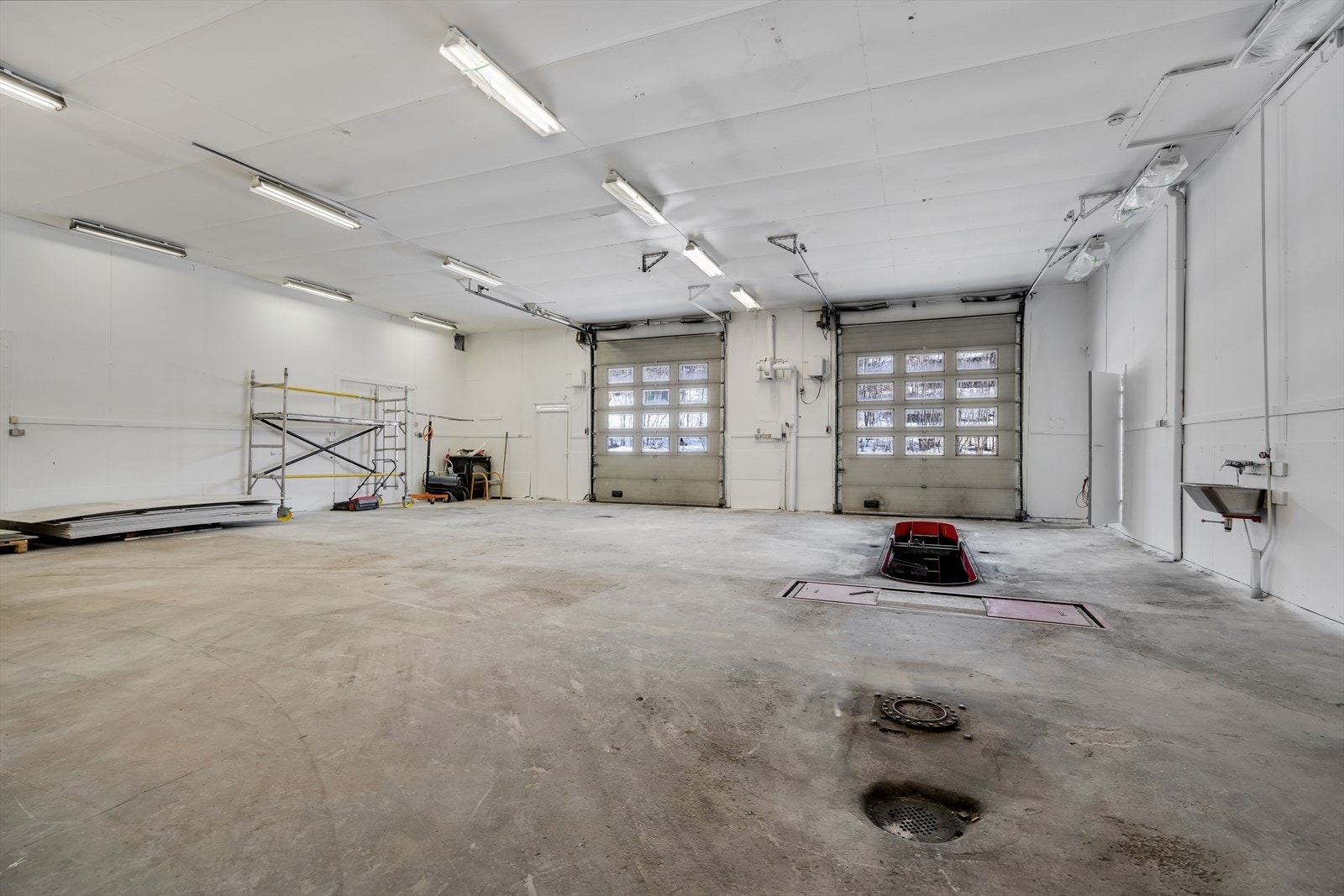 Verkstedet har 2 kjøreporter Galleribilde