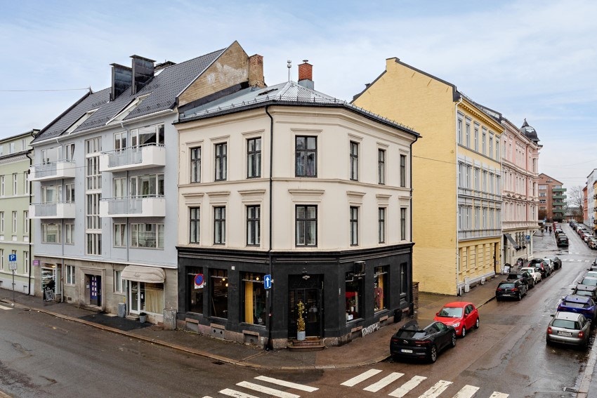 Flott hjørnegård med årlige leie ca. kr 800 000,- | Ramme til loftsutbygging og nytt boligbygg på 4 etg. Galleribilde