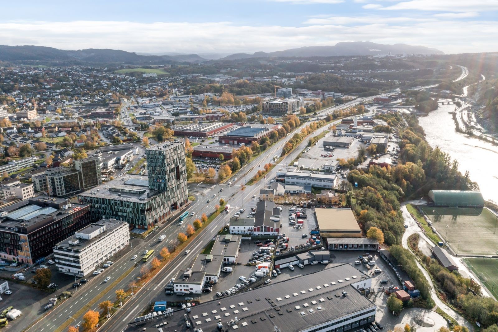 Eiendommen ligger langs hovedinnfartsåren til Trondheim Galleribilde
