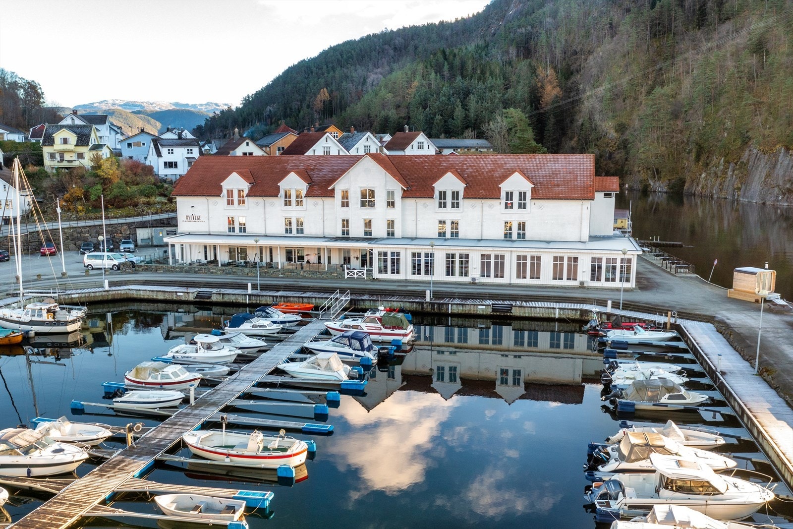 Oversiktsbilde - hotellet disponerer 1 båtplass Galleribilde