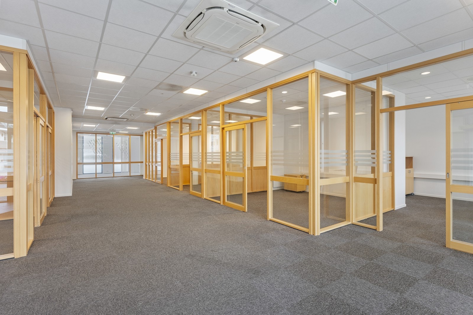 Lyse og trivelige lokaler med innredning fra 2015 Galleribilde