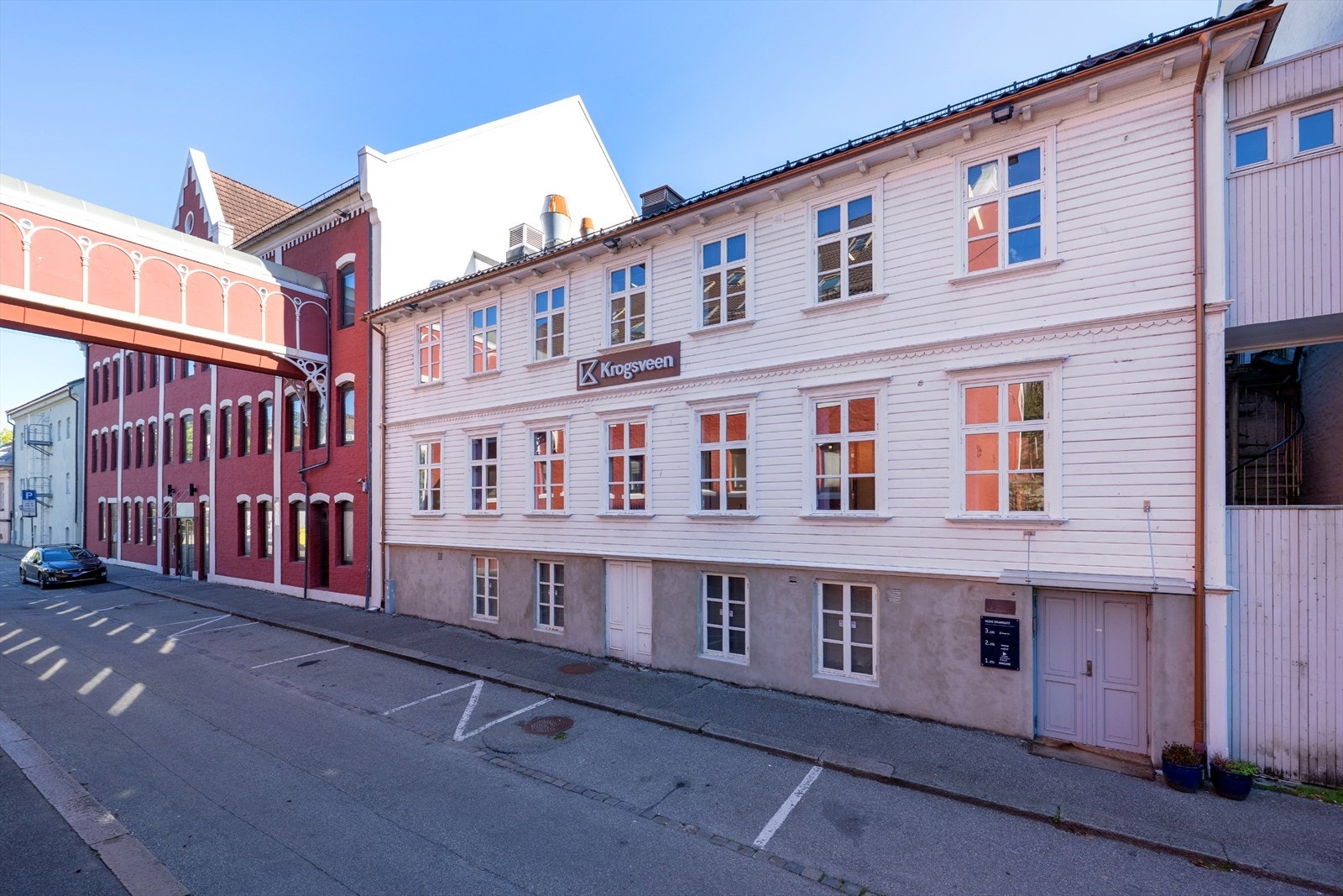 Inngangsparti fra Nedre strandgate Galleribilde