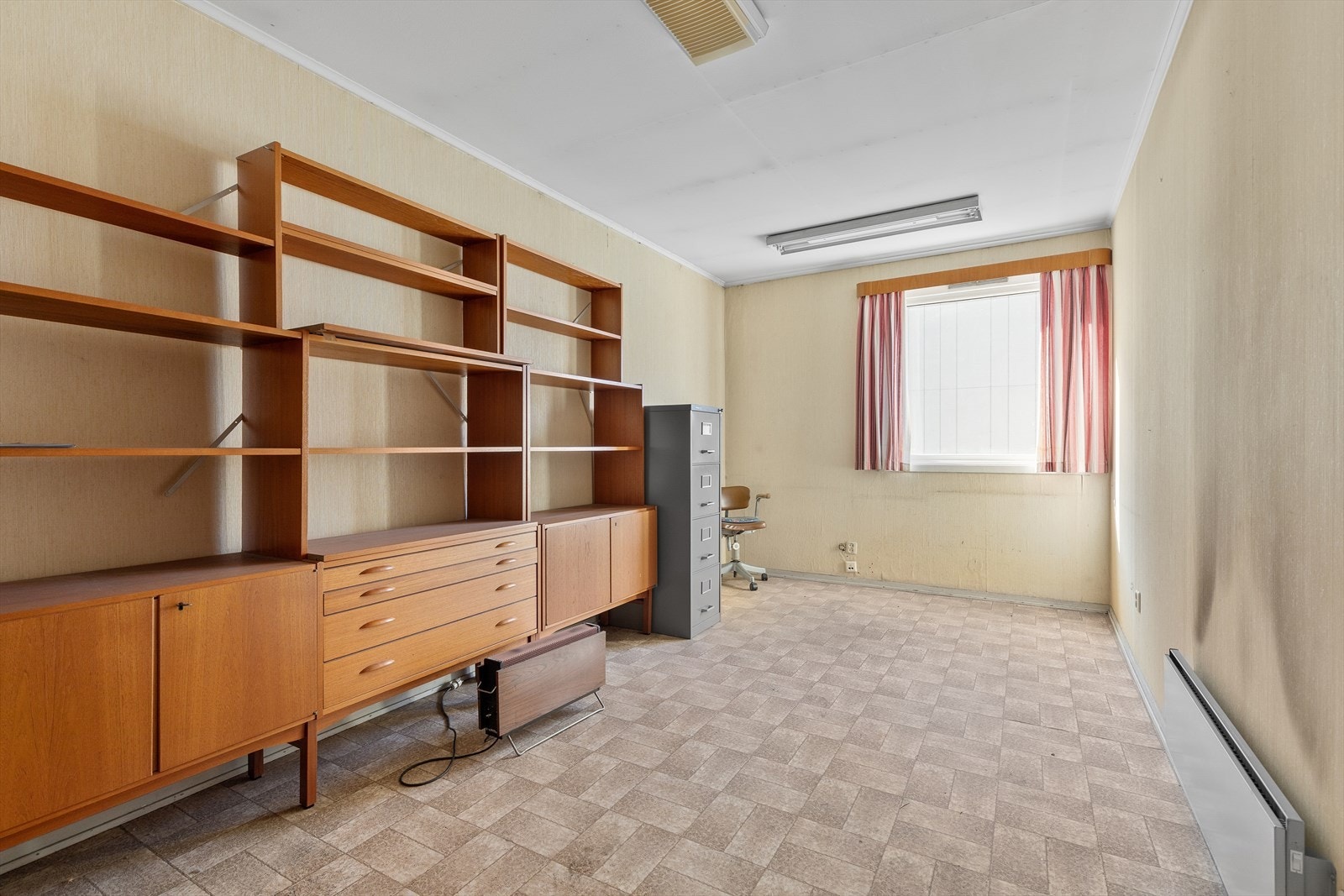 Bustaddelen har 3 soverom, bad, kjøkken og stove. Galleribilde