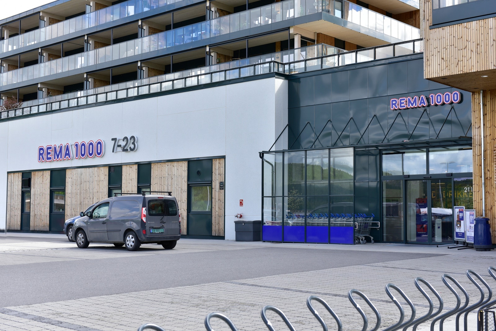 Inngang til handel fra p-plass kunder Galleribilde