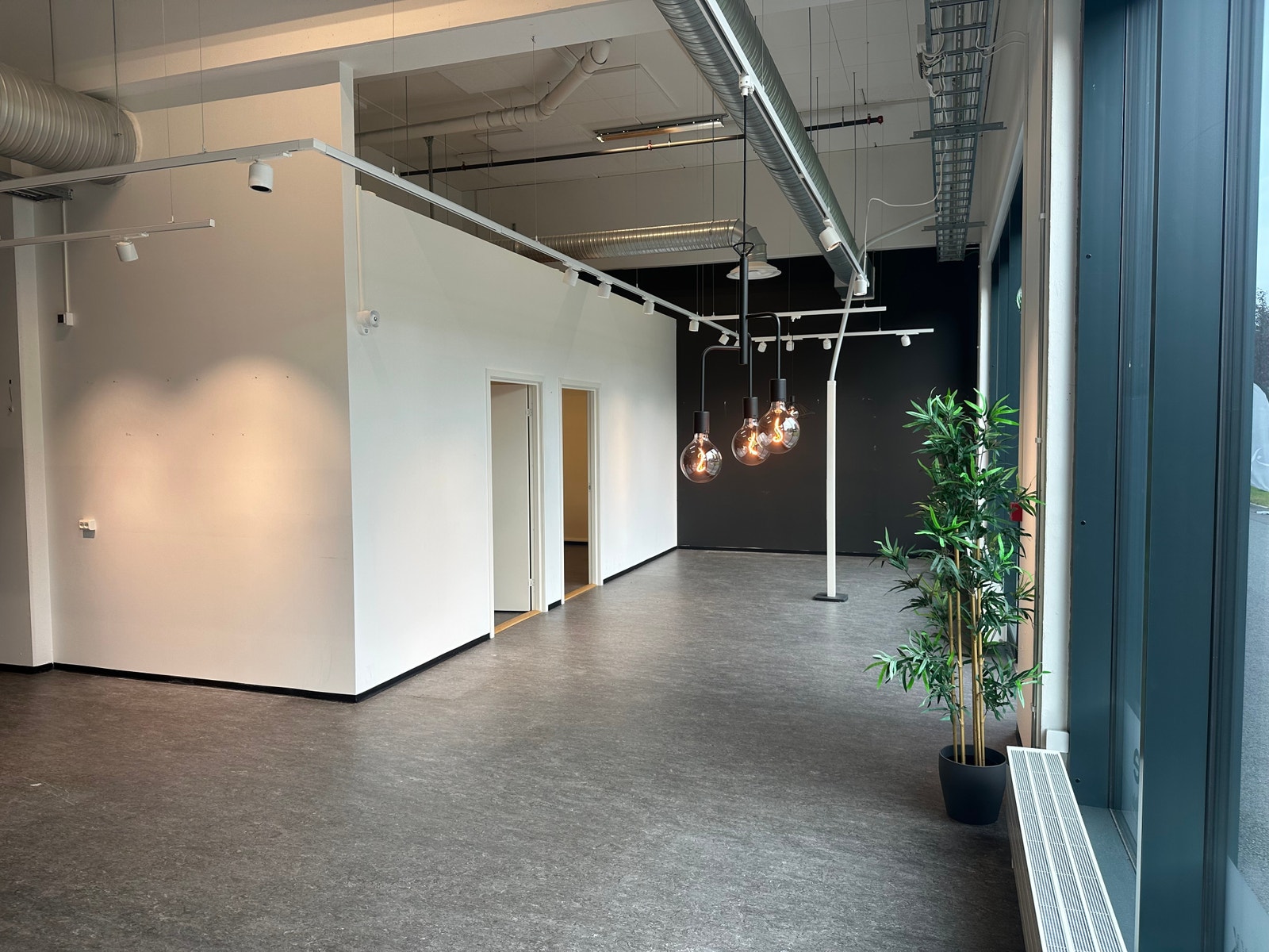 Fra butikklokalet Galleribilde