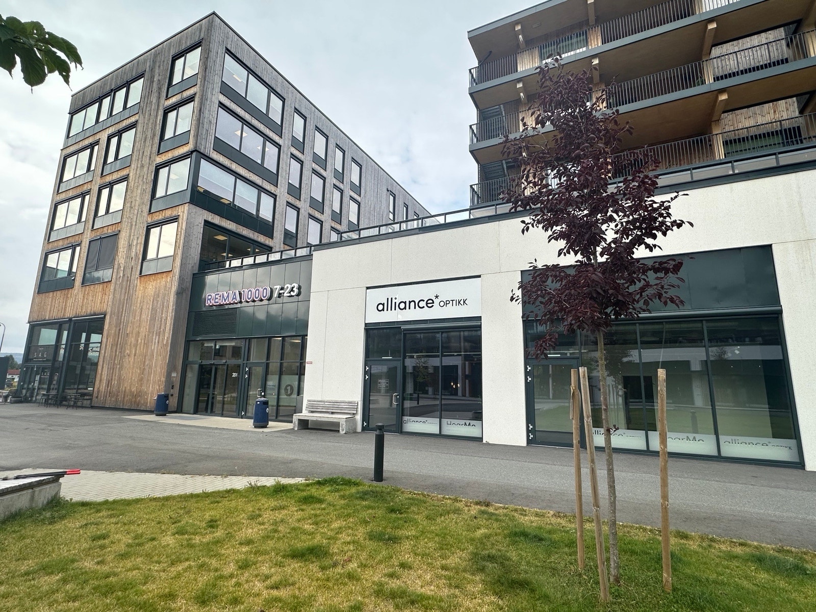 Fasade mot torg Galleribilde