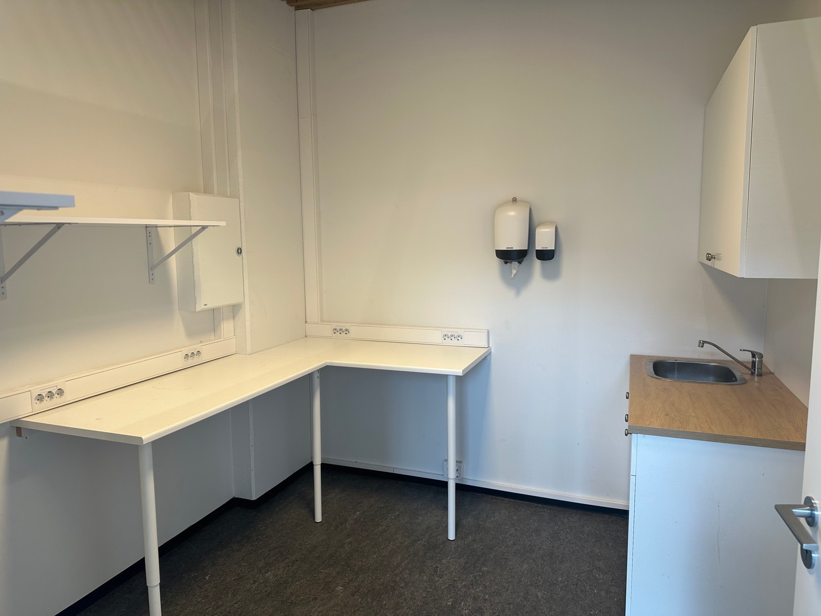 Kjøkken med spiseplass Galleribilde