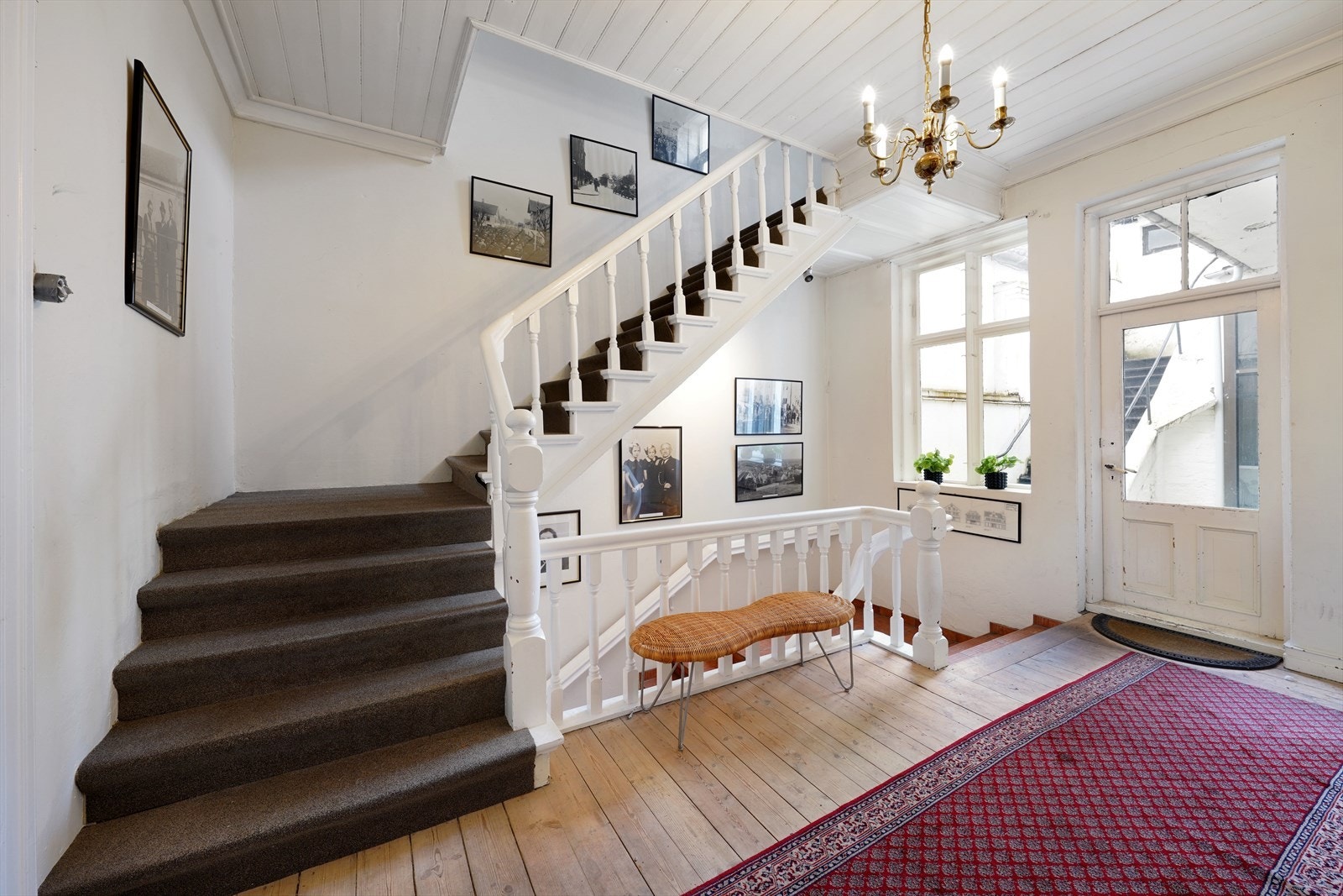 Langgaten 36 - Trappegang mellom etasjene Galleribilde