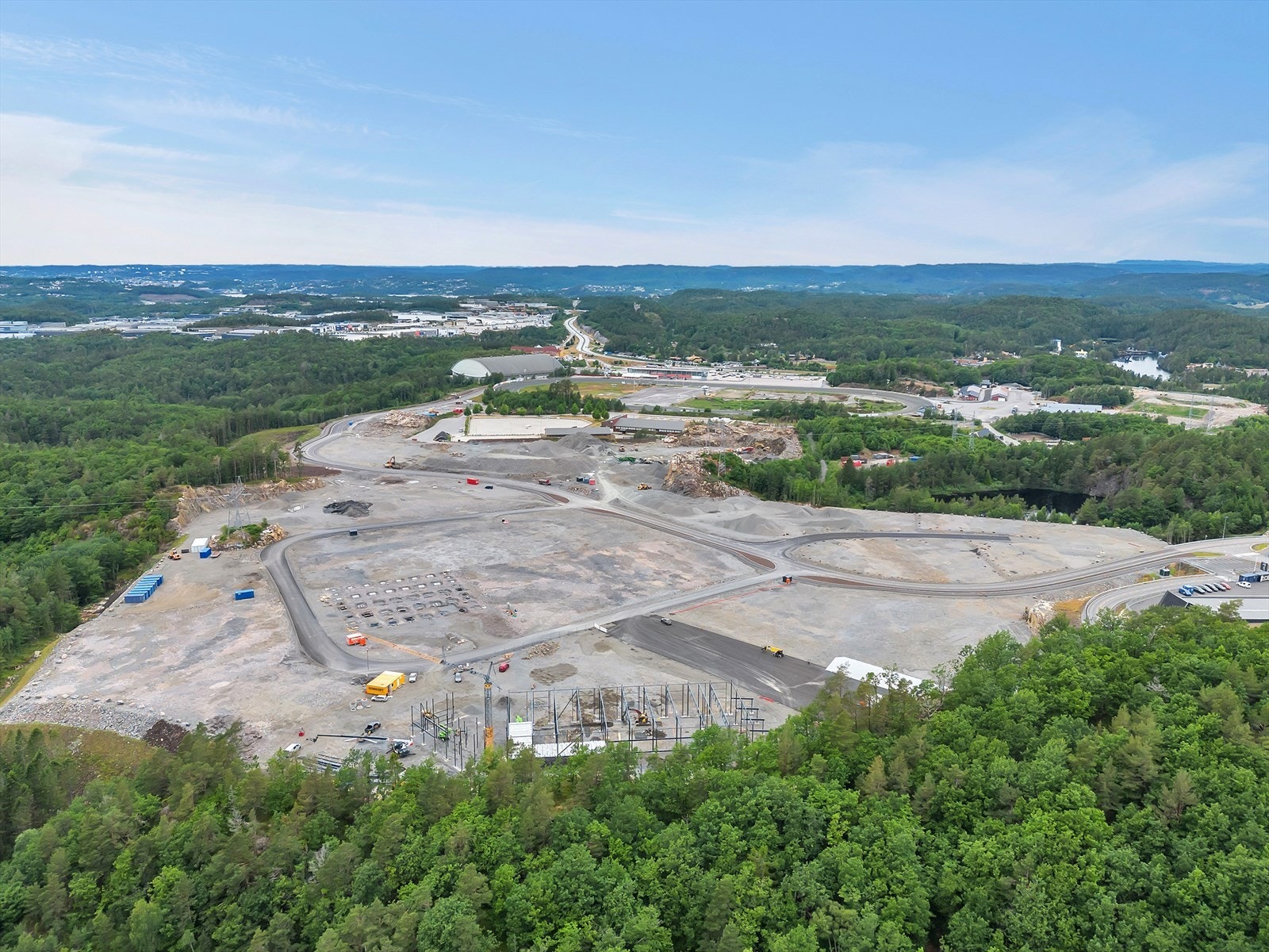 Det blir innkjøring fra E-18 både ved IKEA og ved Sørlandsparken (ved Travparken/Sørlandshallen) Galleribilde