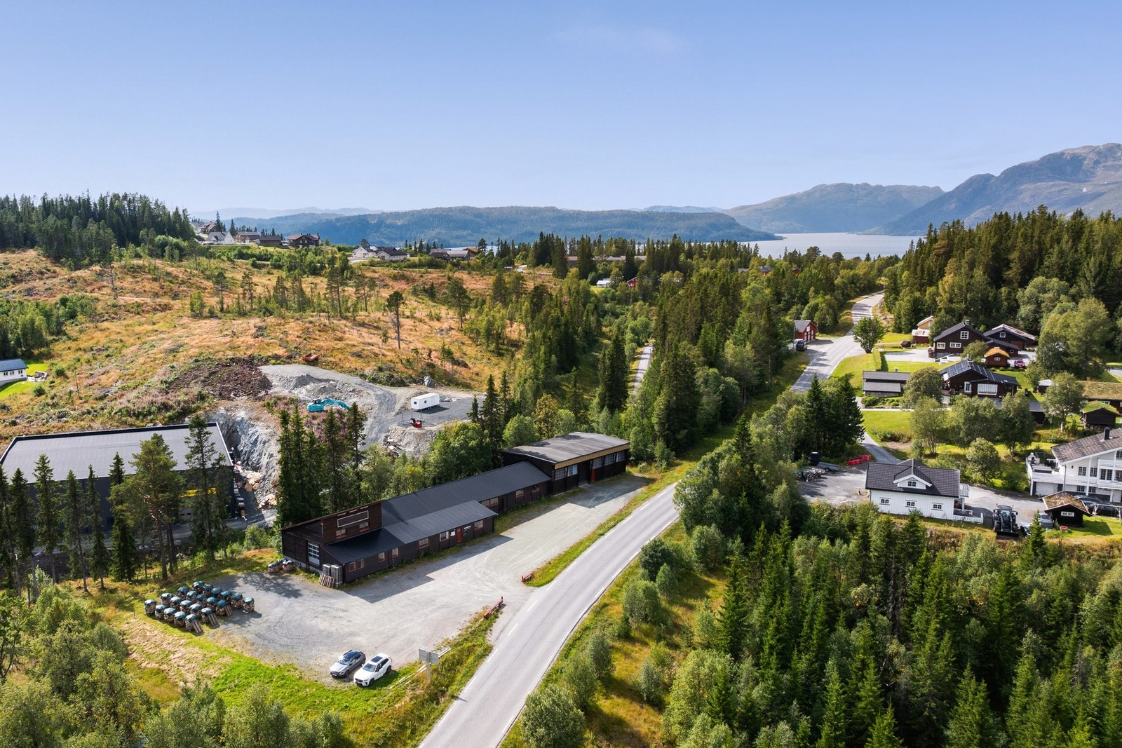 Det ligger til rette for videreutvikling og næringsutvikling i bygning samt videreutvikling av næringstomten. Galleribilde