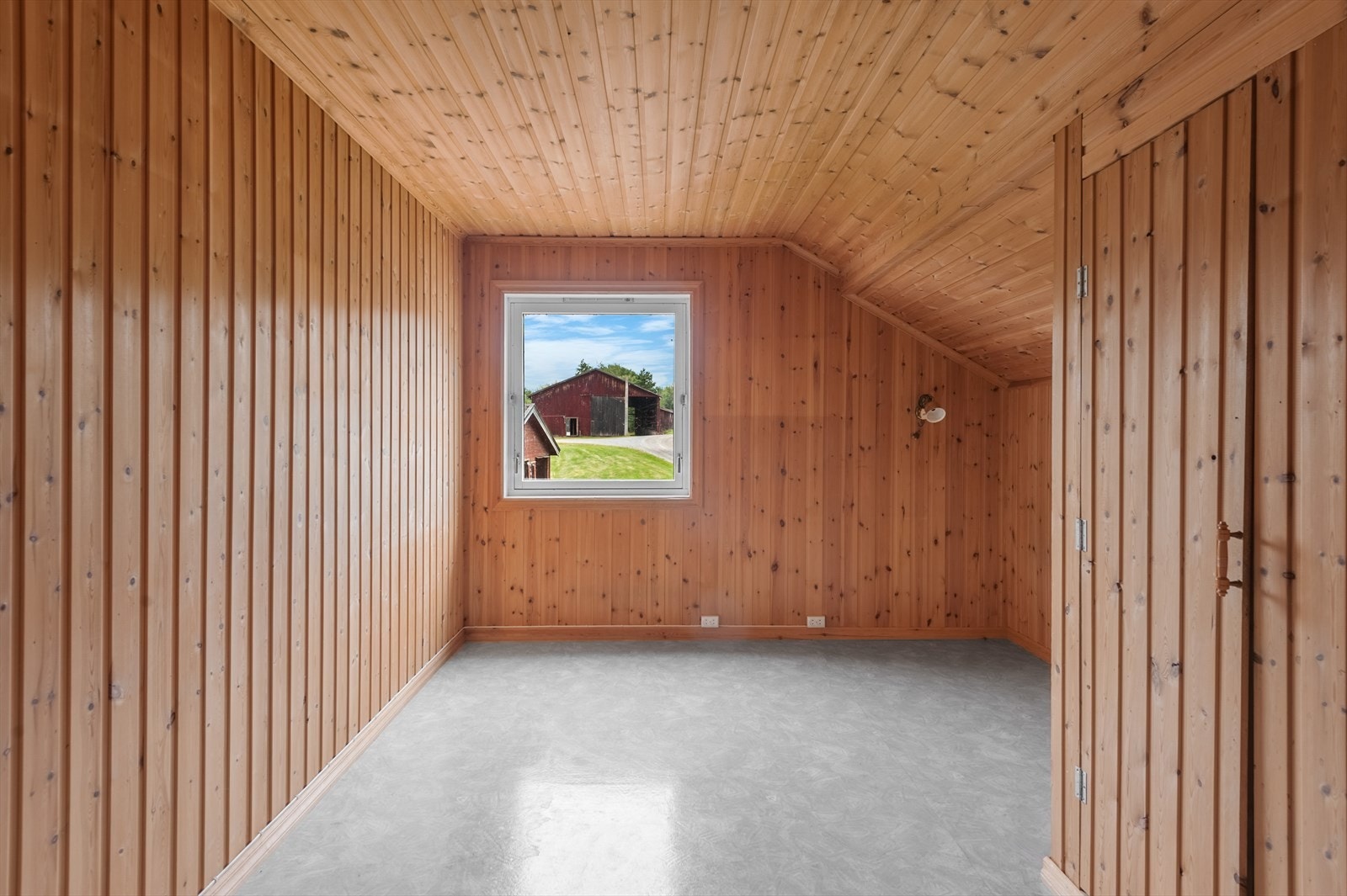 Videre inneholder boligen fem romslige og innbydende soverom. Galleribilde