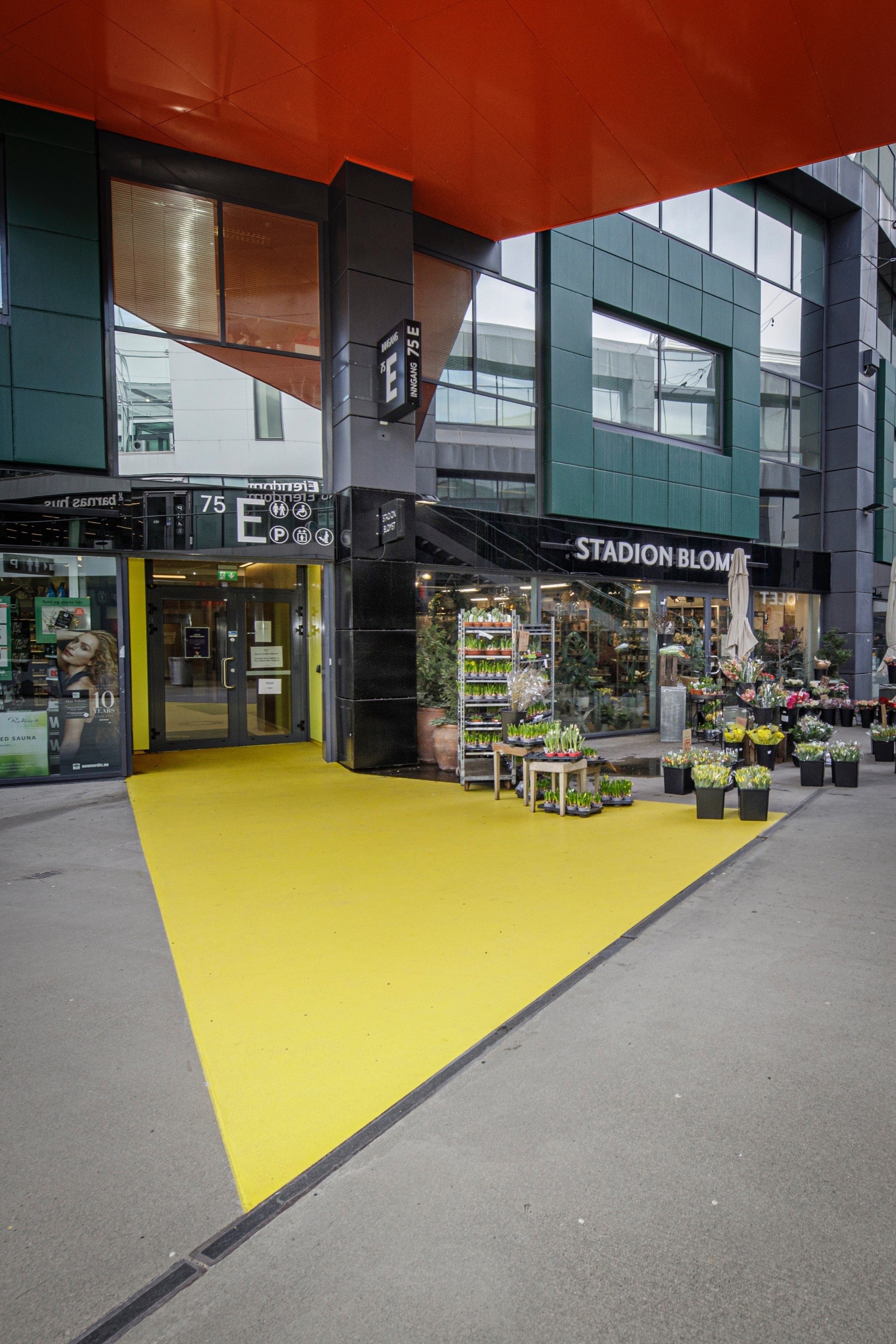 Hovedinngang kontor Galleribilde