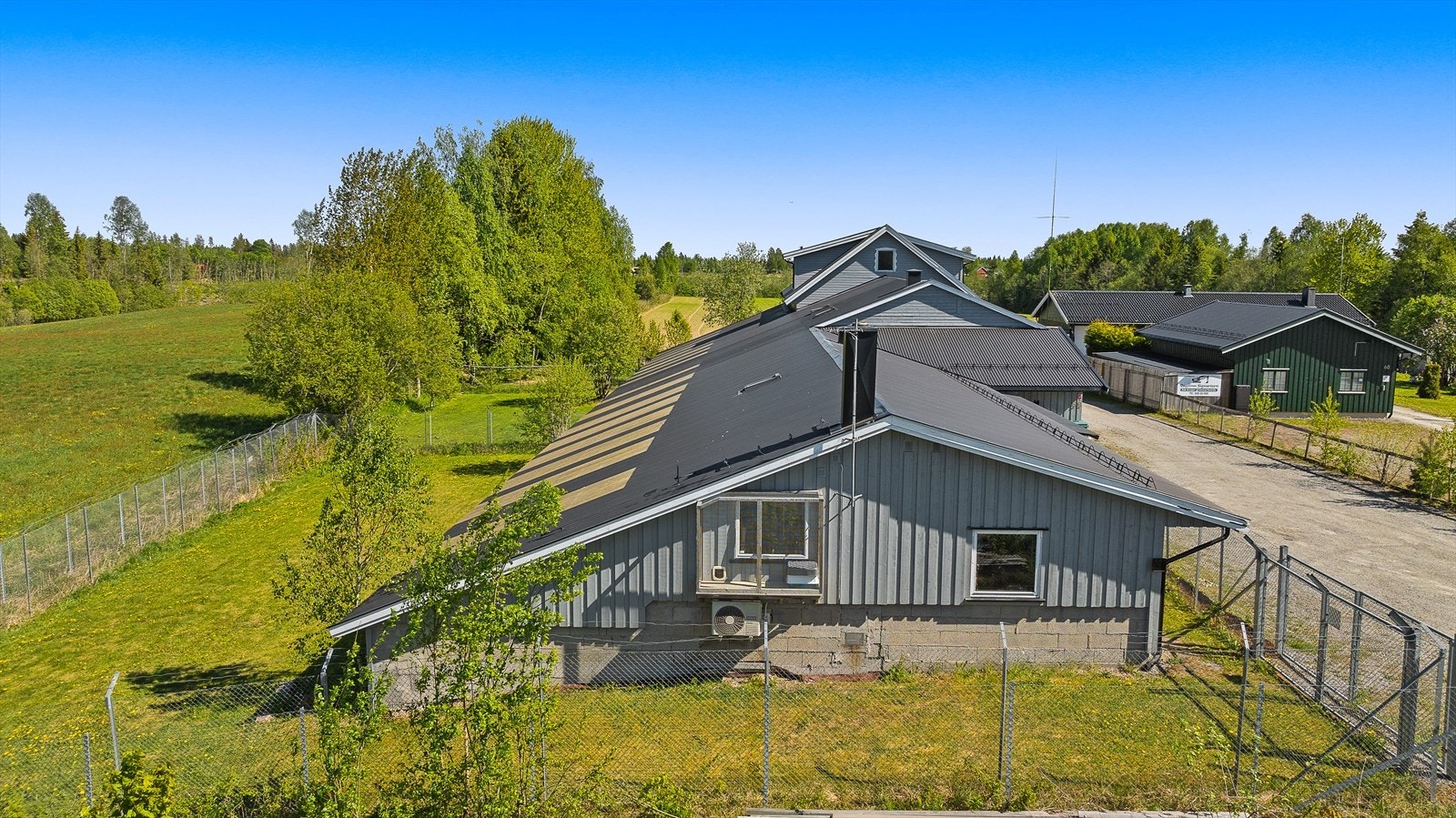 Gode lufteforhold for både hunder og katter. Kennel og karantene er separert. Galleribilde