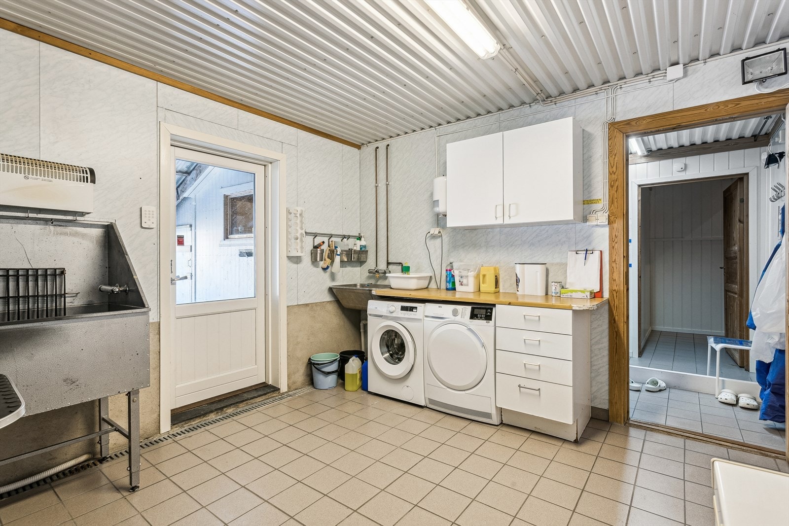 Flere rom med vaskemaskiner. Galleribilde