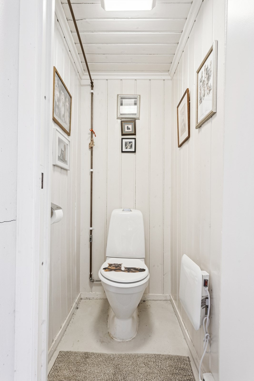 Det fins flere toaletter i bygget. Galleribilde