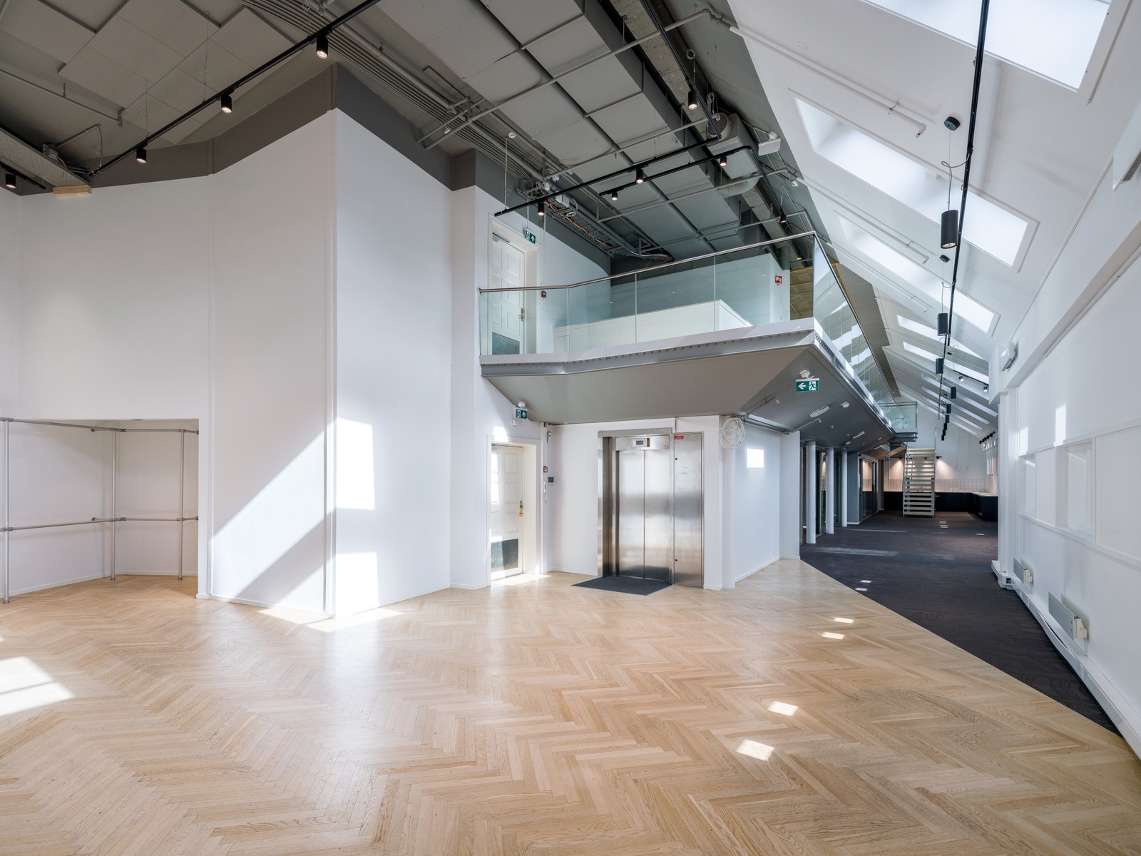 Direkte adkomst med heis, inngangsparti/resepsjon Galleribilde