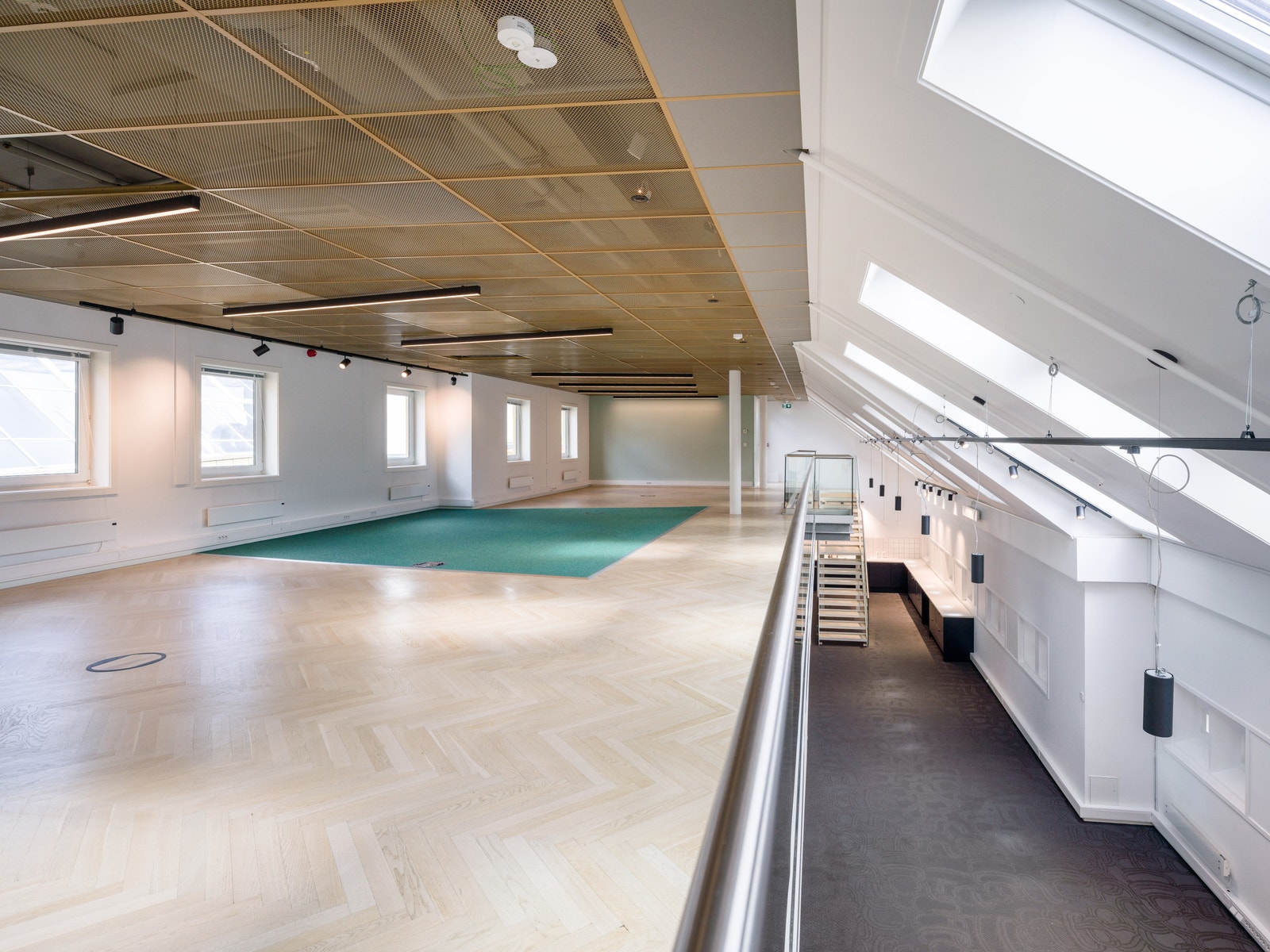 View fra mezzanine til sosial sone Galleribilde