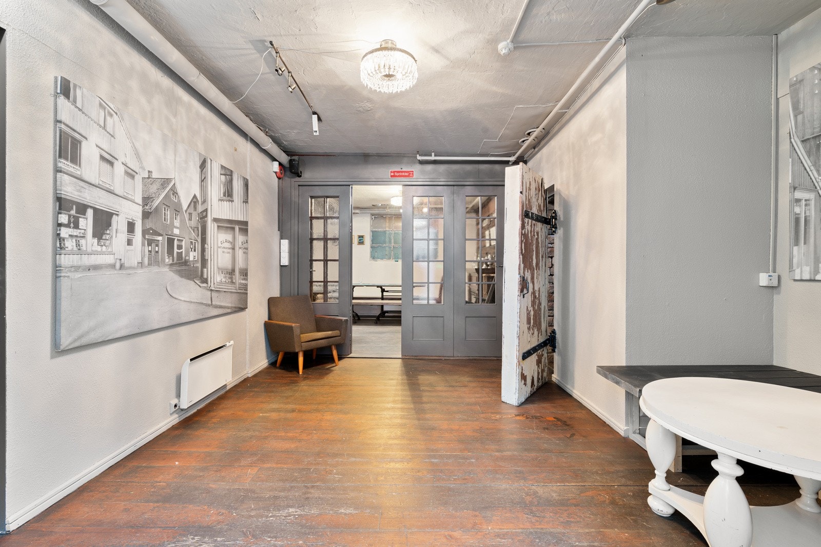 bygget - merk at det har egen inngang. Galleribilde