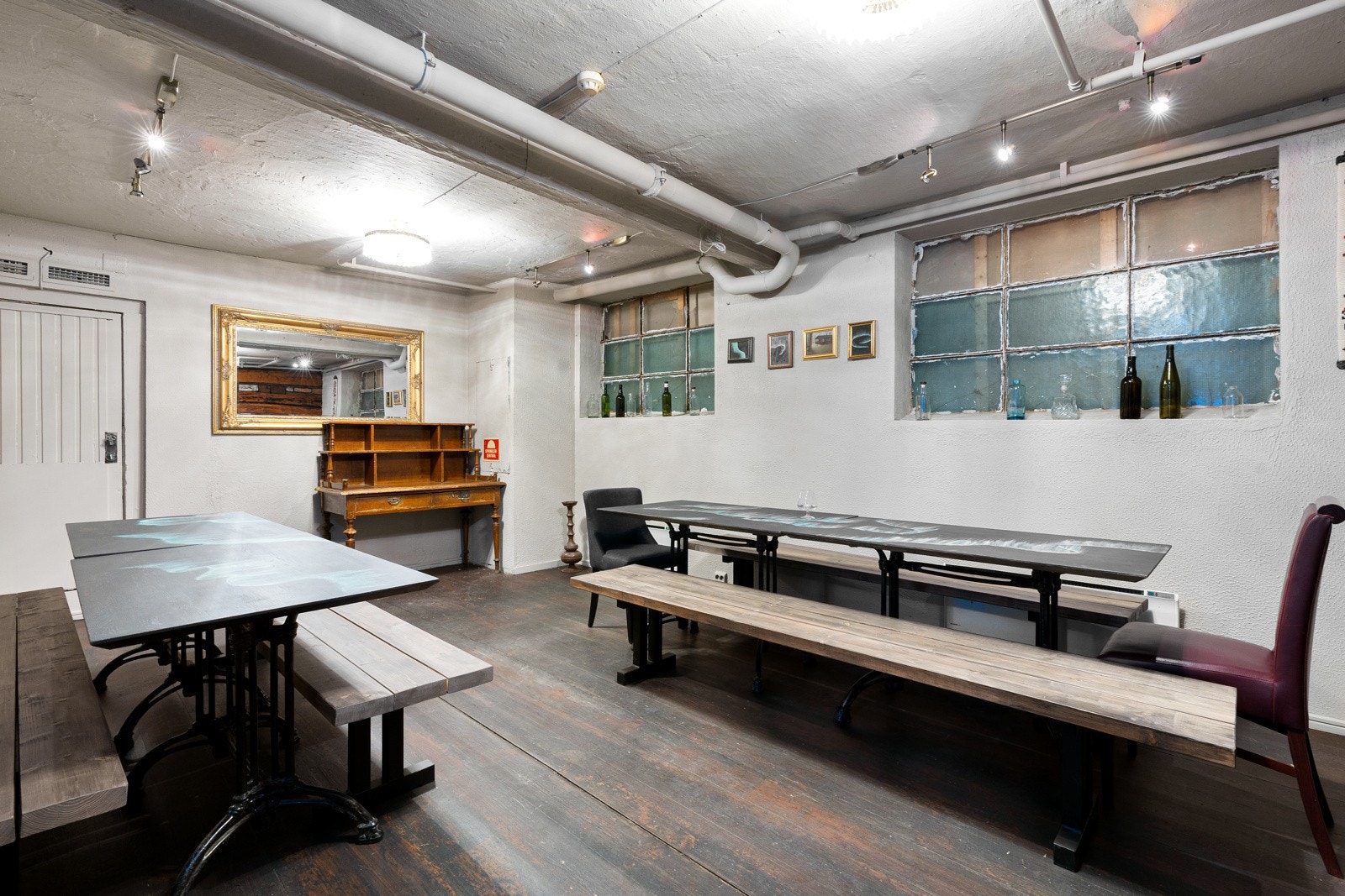 Stort samlingslokale i bakre del av bygningen Galleribilde