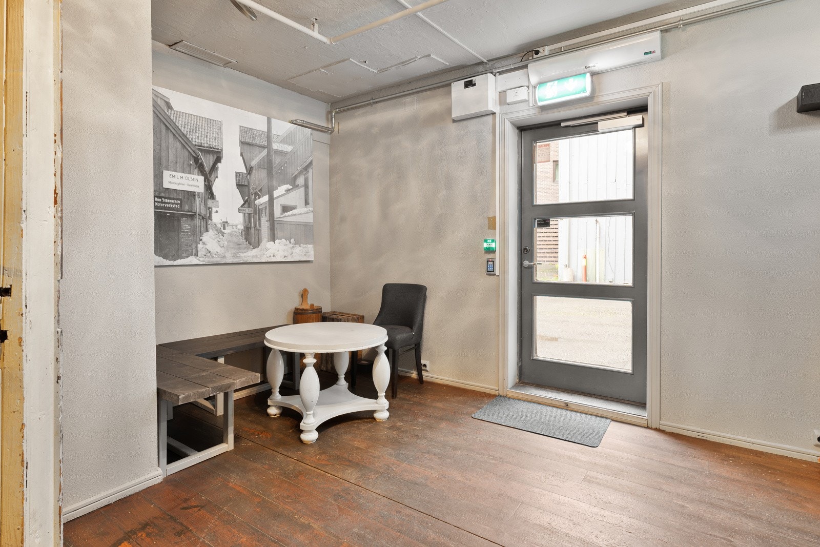 Bakre del av bygget - merk at det har egen inngang. Galleribilde