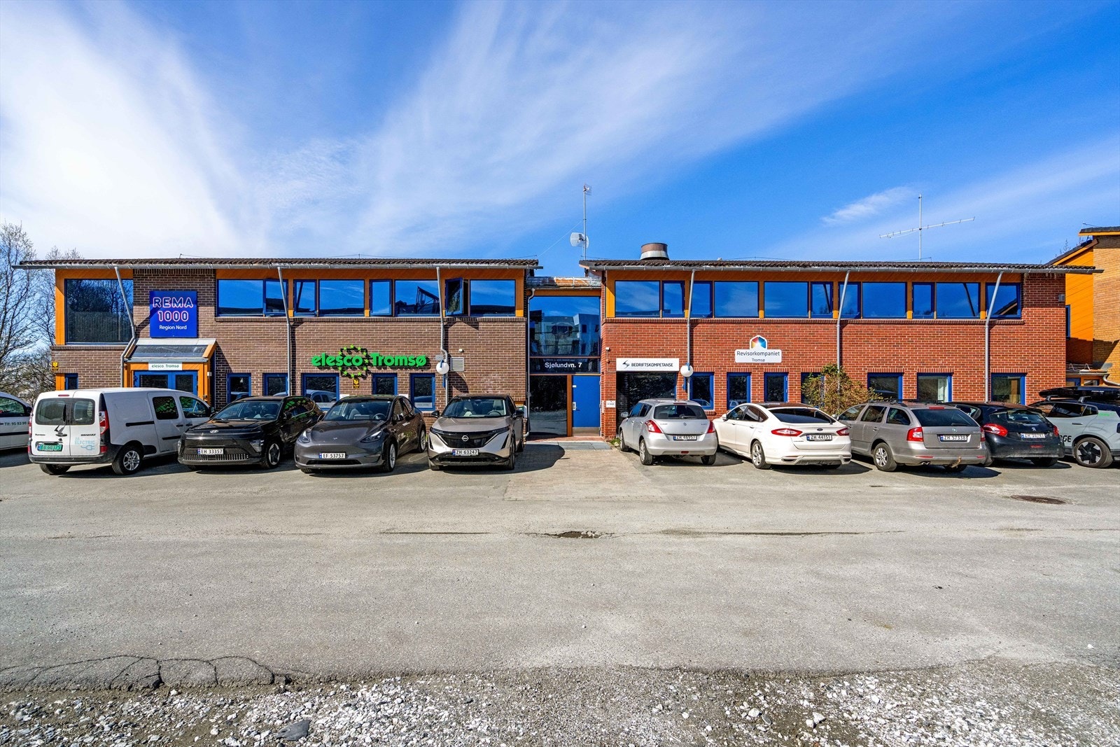 Rikelig med parkering på eiendommen Galleribilde