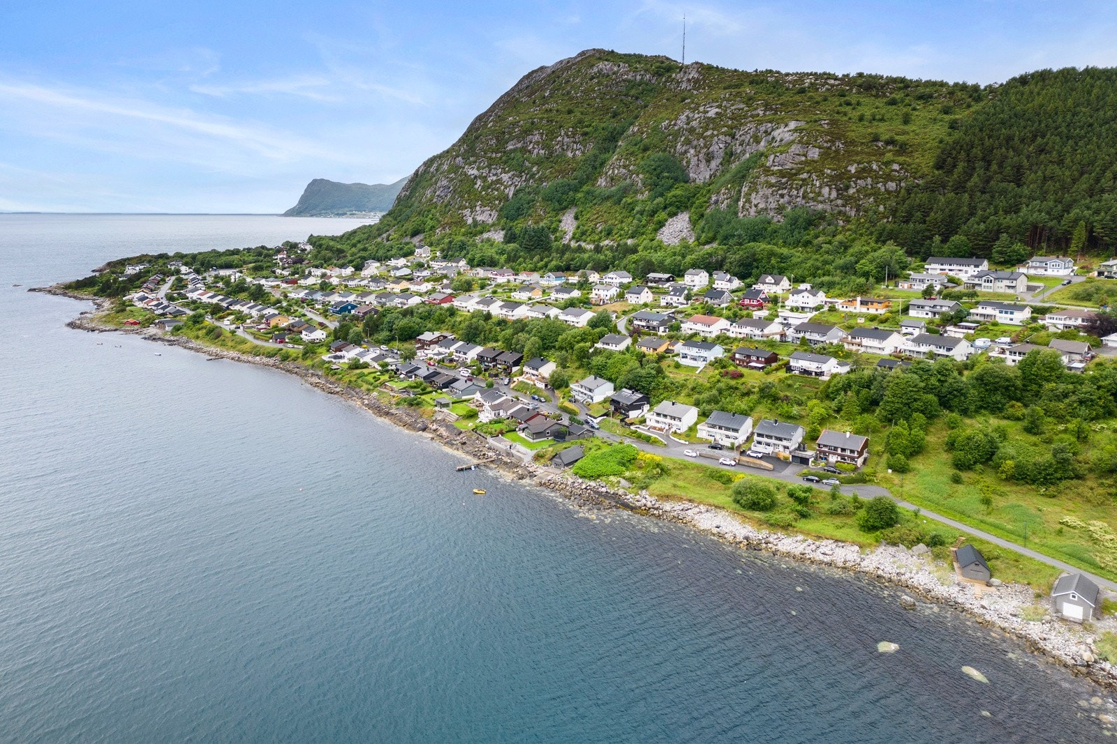 Etter en tur på Sukkertoppen kan du springe ned til naustet for et forfriskende bad. Galleribilde