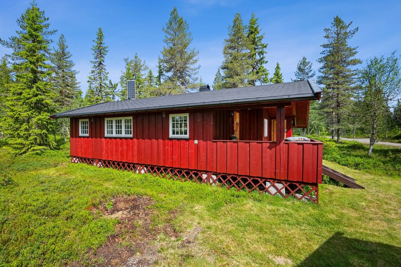 Hytta er oppført i tradisjonell hyttestil og er godt vedlikeholdt. Galleribilde