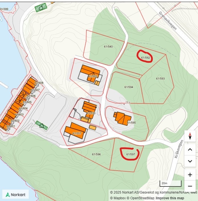 2 stk. ledige tomter markert med rød ring. Galleribilde