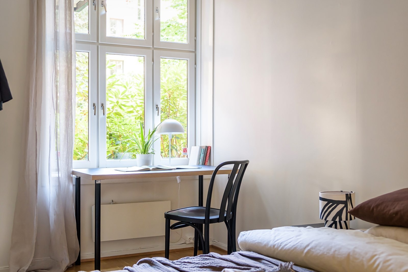 Soverommet vender ut mot bakgården Galleribilde