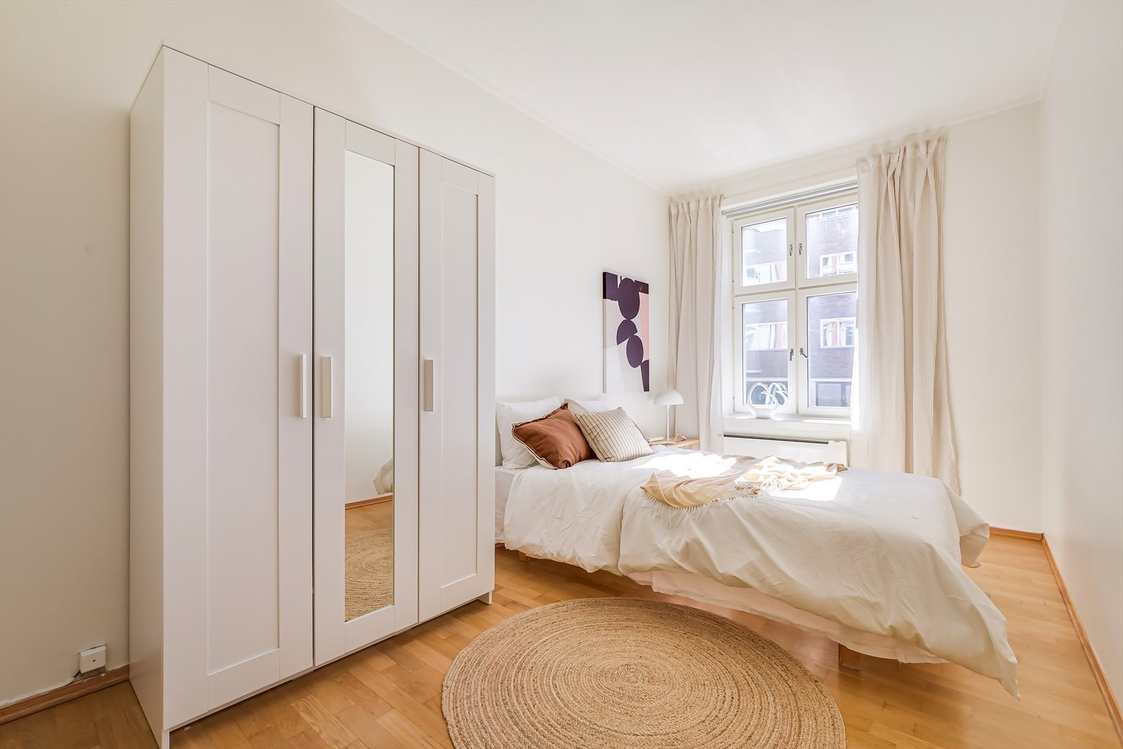 Det andre soverommet byr på mange muligheter, enten du ønsker et barnerom, kontor eller gjesterom. Galleribilde