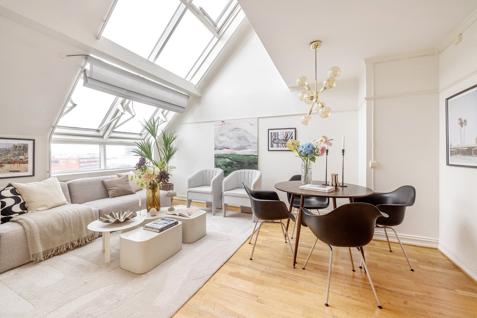 Det er videre plass til spisebord. Galleribilde