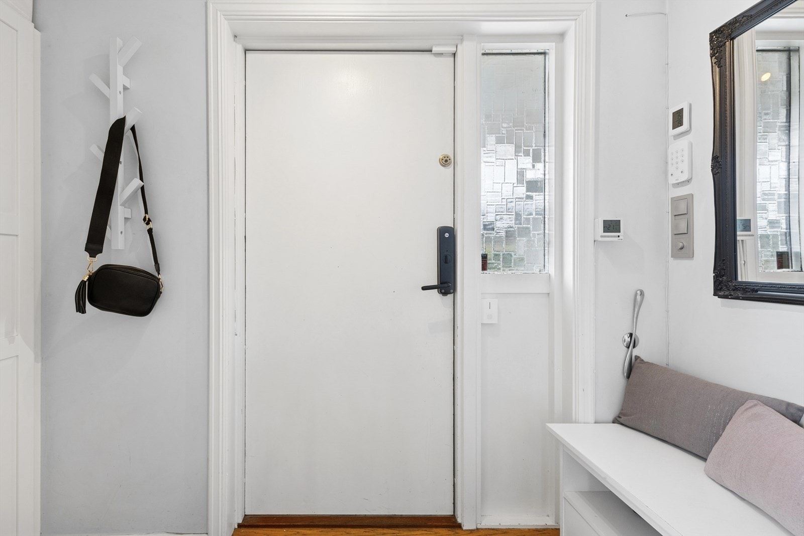 Velkommen inn! Praktisk og sikker Yale Doorman. Galleribilde