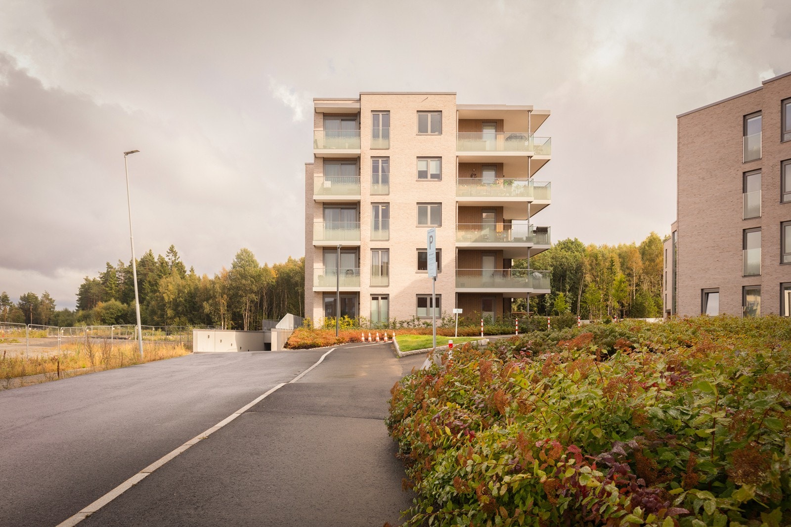 Velkommen til et stilrent sameie fra 2023 med flotte og moderne fasiliteter. Galleribilde