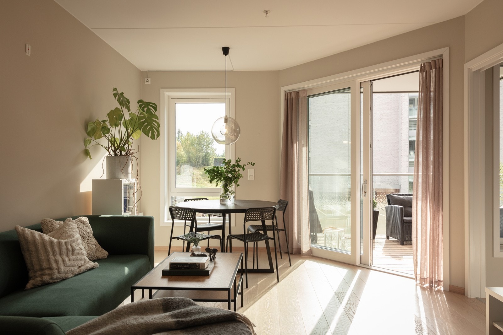 Skifabrikksvingen 31 presenteres av EiendomsMegler1 ved Grunde Bergan Skillebekk. Galleribilde