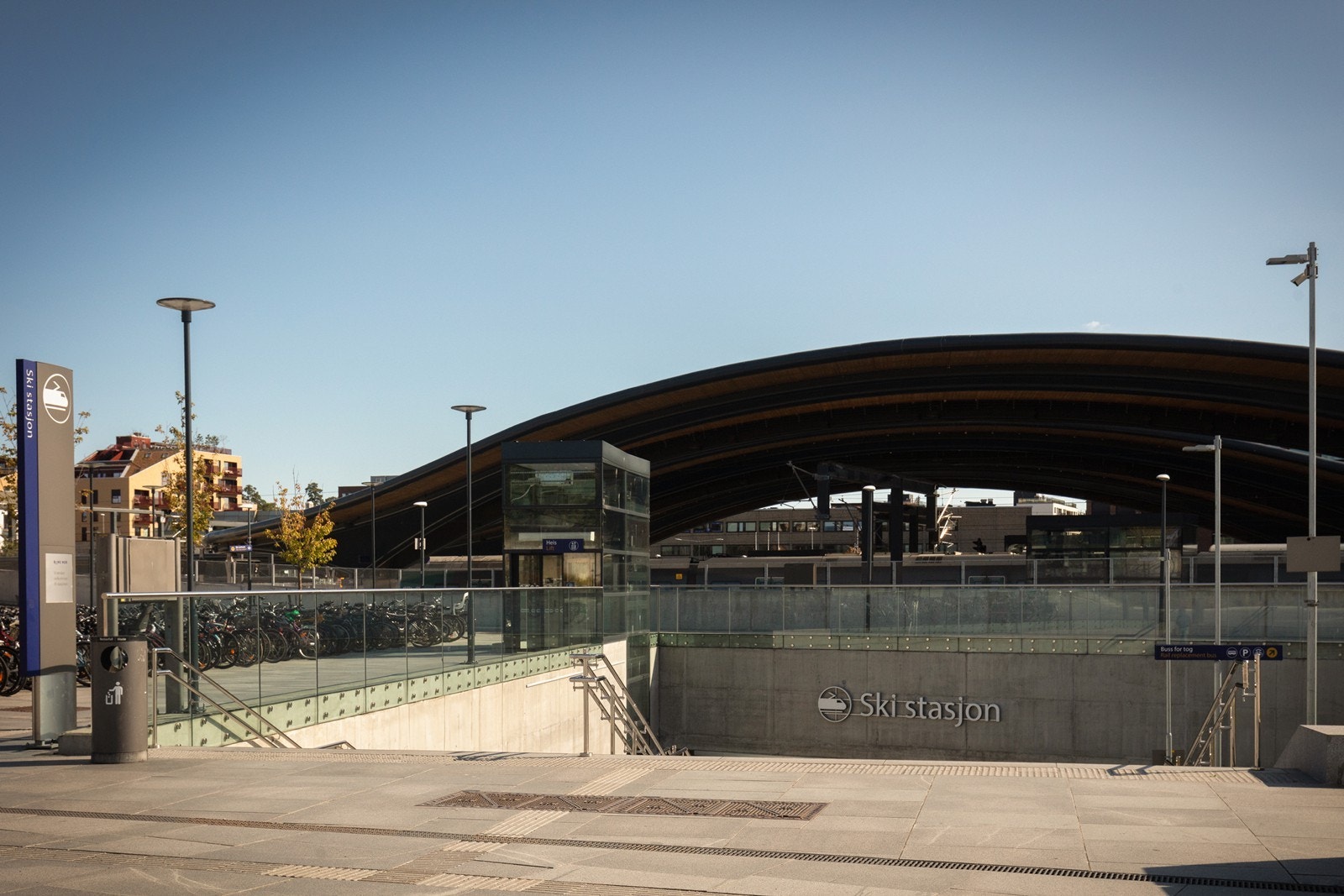 Fra Ski stasjon er turen Oslo rask og enkel med knappe 12 minutter med tog. Galleribilde