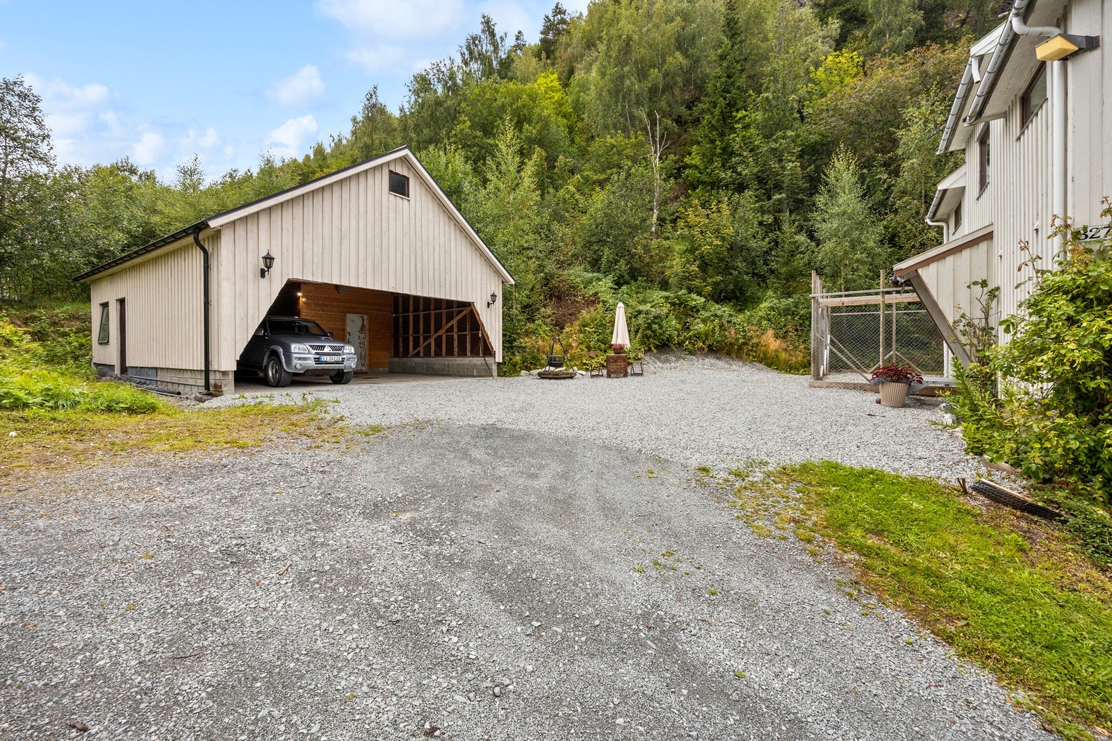 Garasjens gulvareal er 67 kvm. Galleribilde