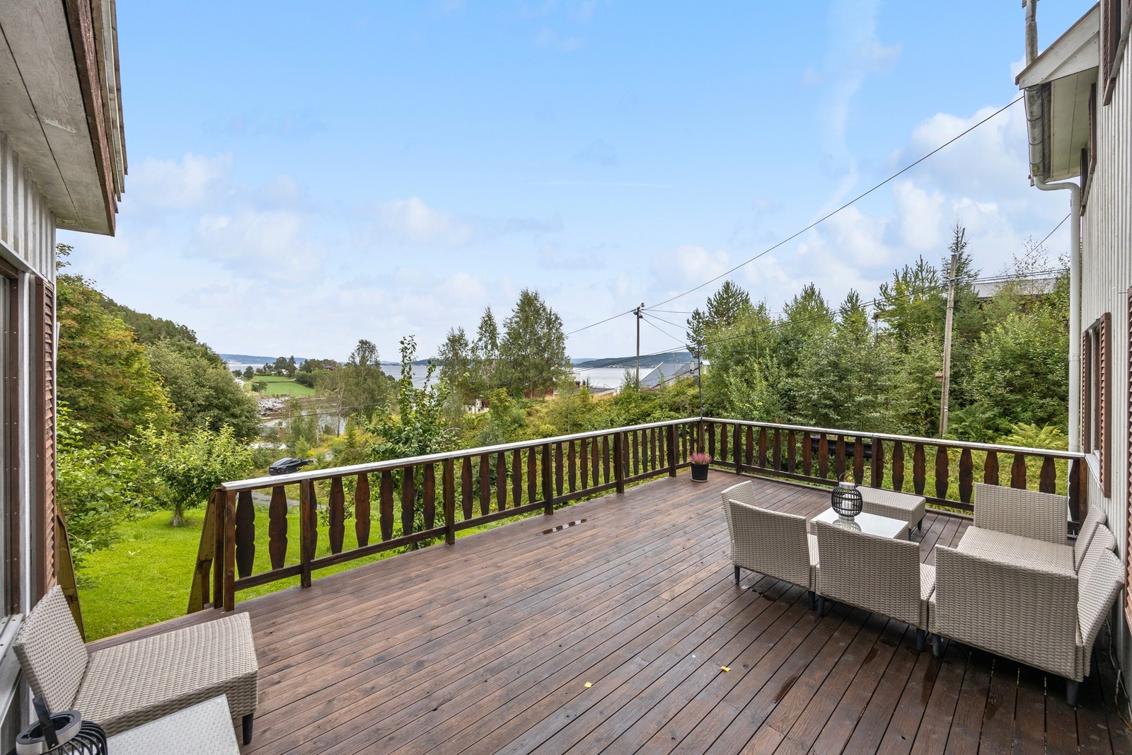 Fra stuen er det utgang til terrasse på 27,5 kvm. Galleribilde