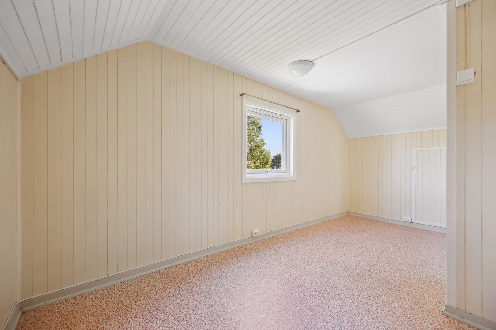 Soverom 3 på 8,5 m² kan enkelt tilpasses som gjesterom, kontor eller hobbyrom etter behov. Galleribilde