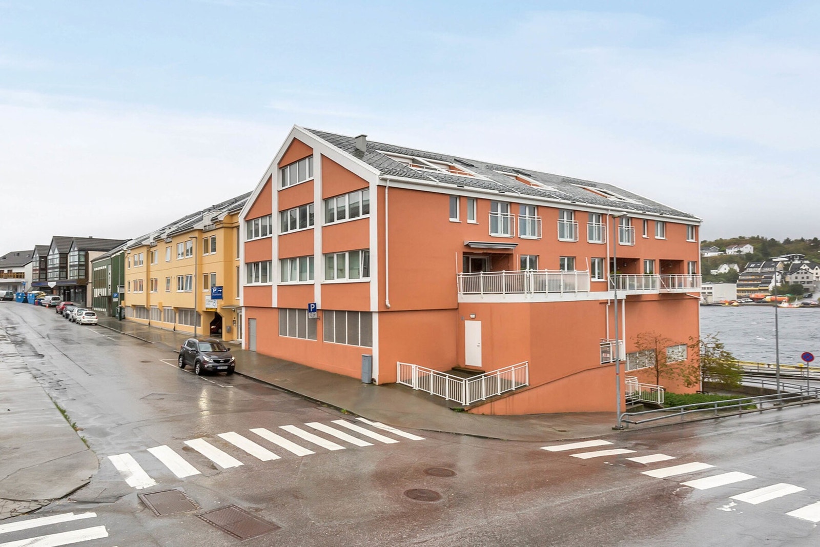 Fasade - Det er heis opp til leiligheten i 5. etasje Galleribilde