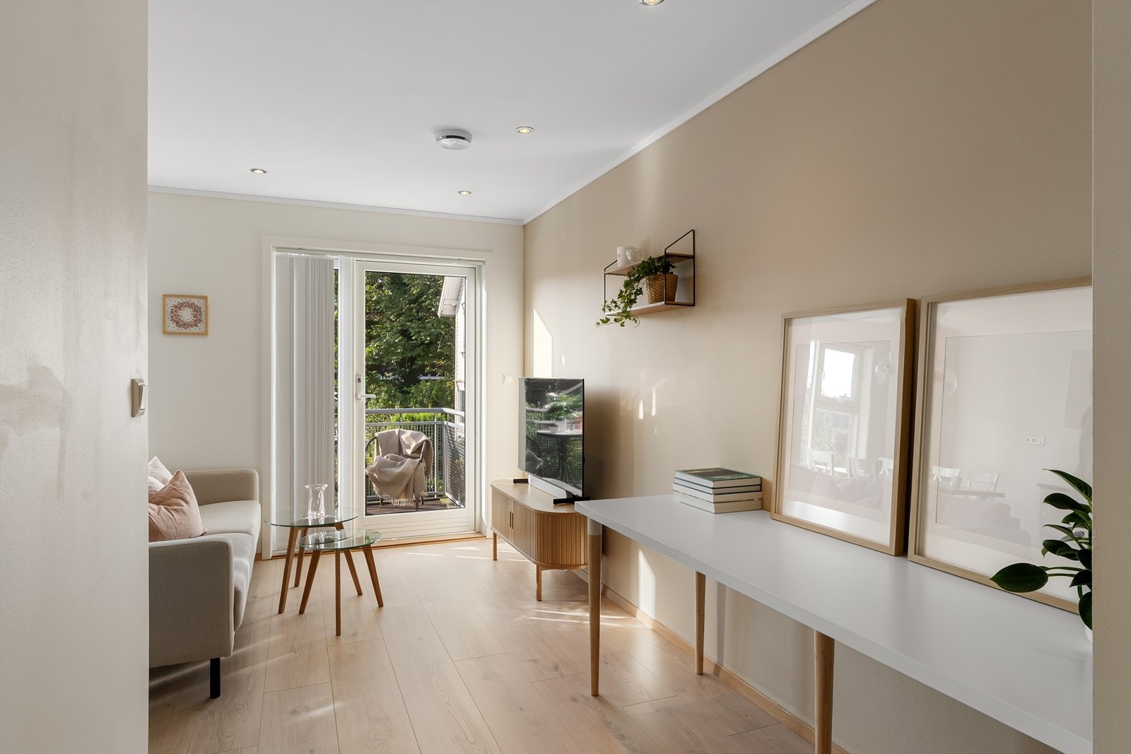 Dør ut til balkong. Galleribilde