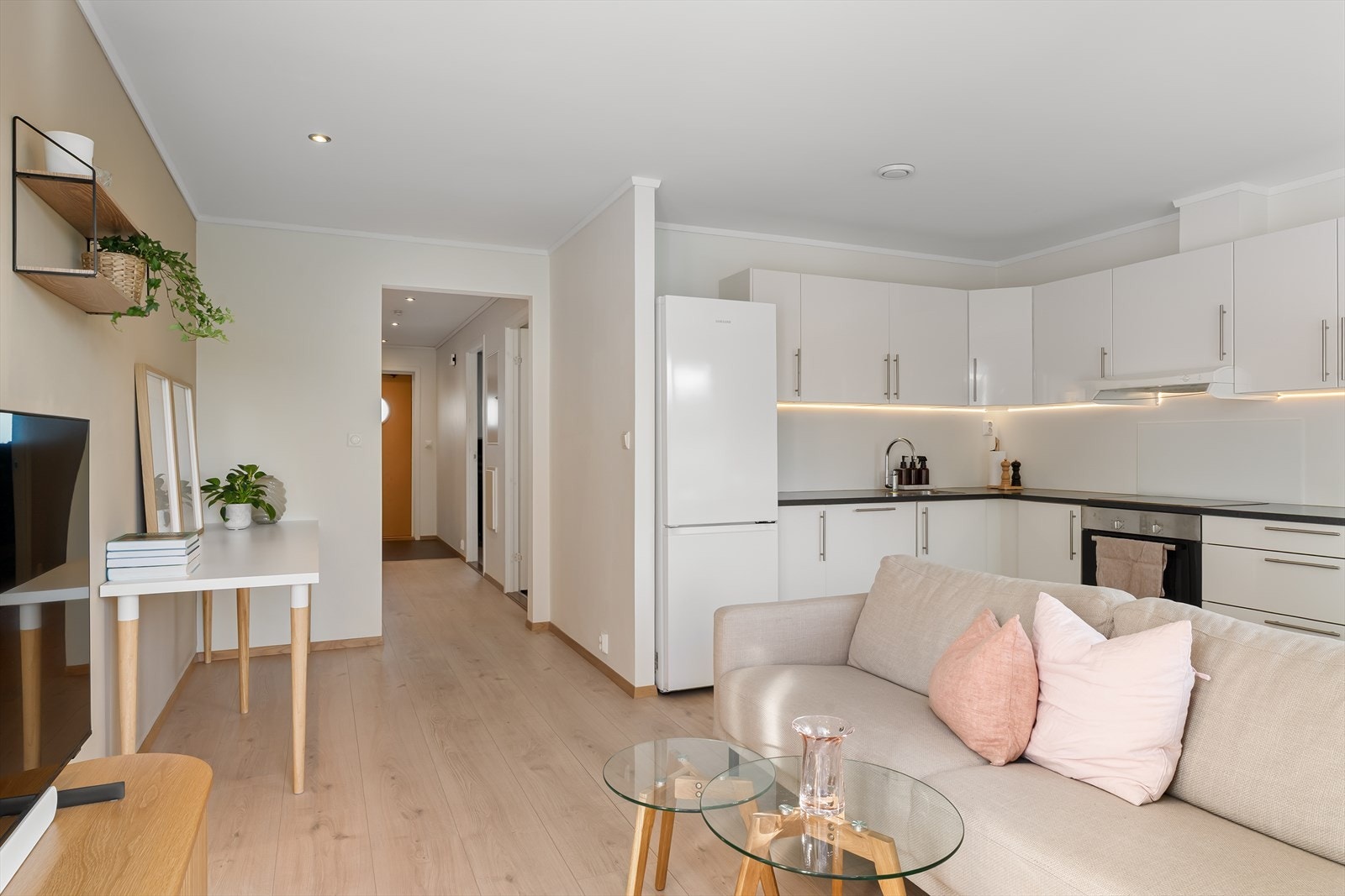 Kjøkken og stue er i åpen løsning. Galleribilde