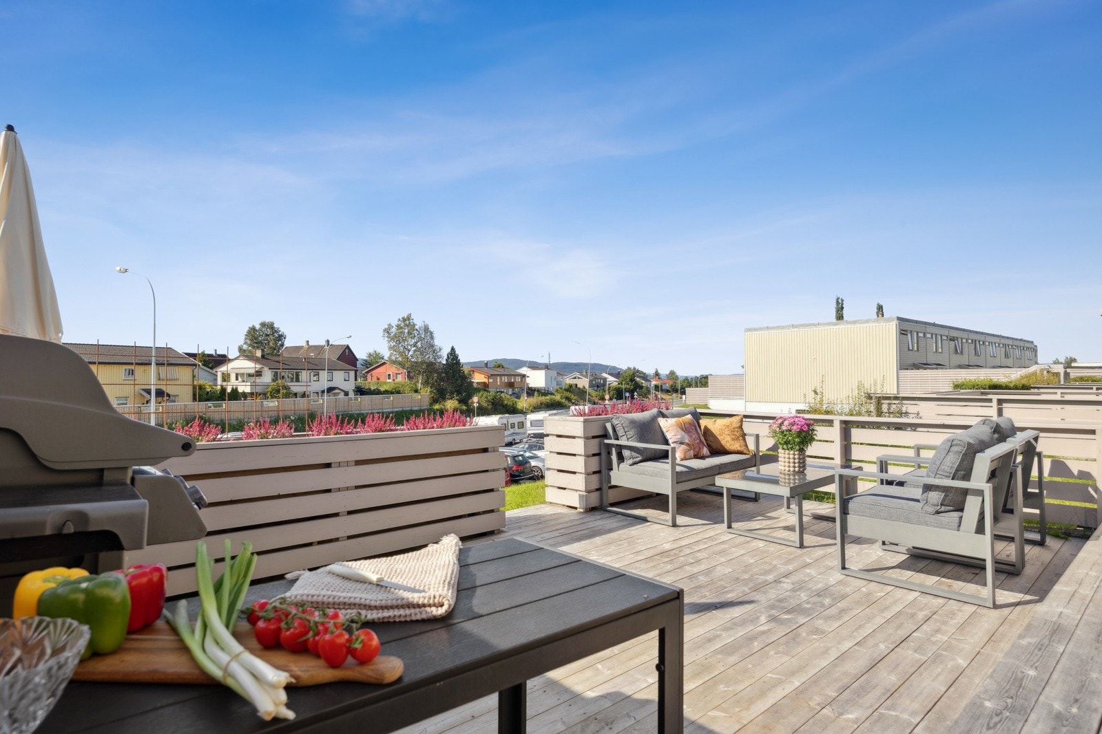 På godværsdagene kan man flytte seg etter solen og nyte den gjennom hele dagen. Galleribilde