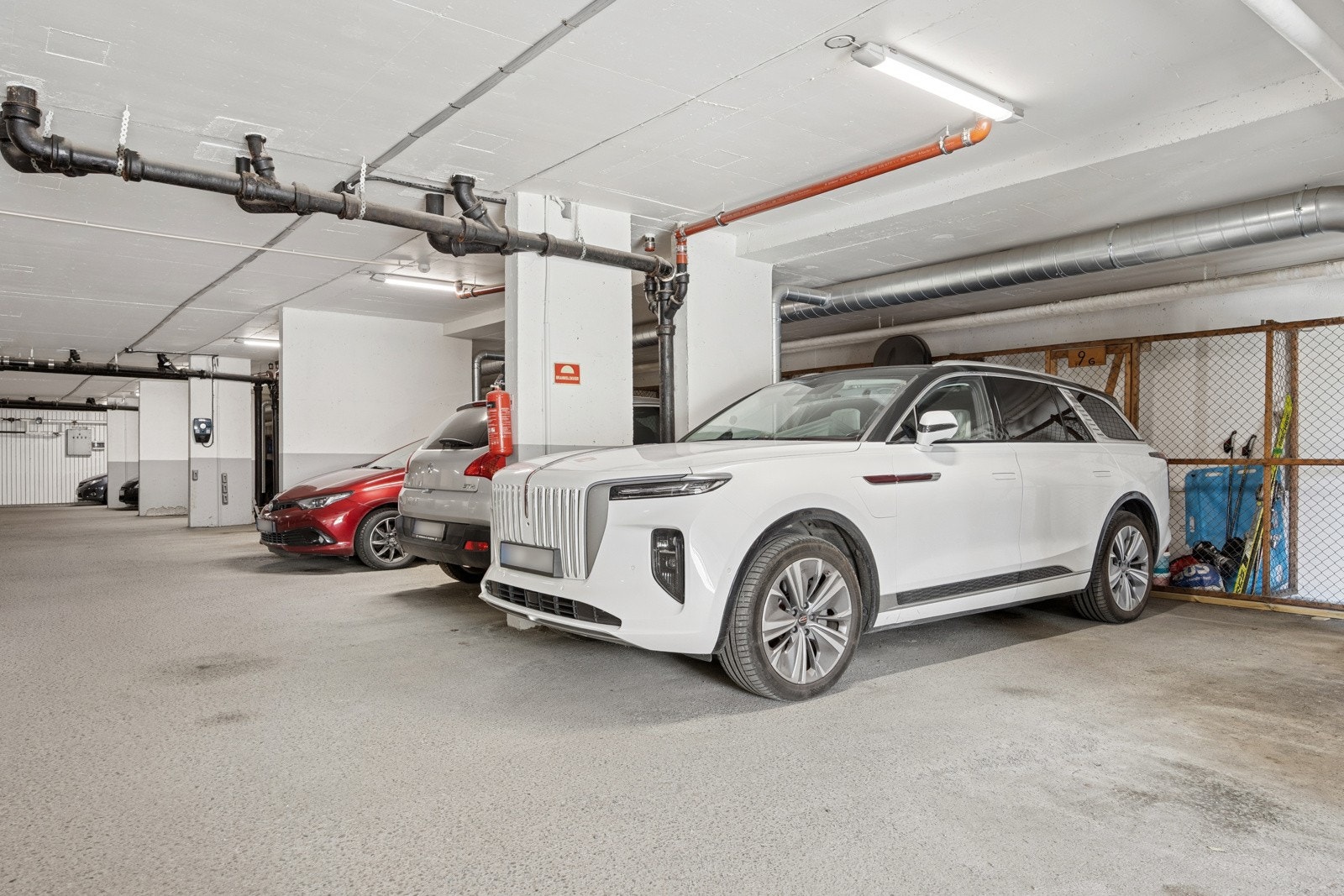 Andelen disponerer en egen garasjeplass i oppvarmet garasjekjeller rett ved. Galleribilde