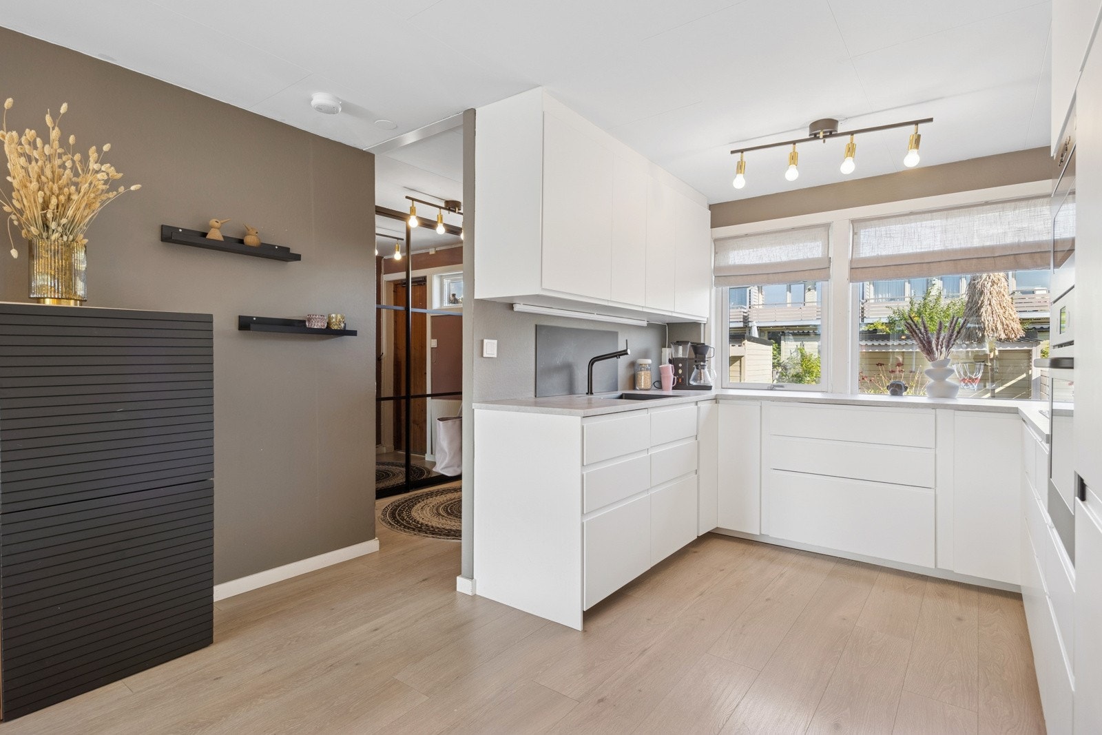 Lyst og modere kjøkken Galleribilde