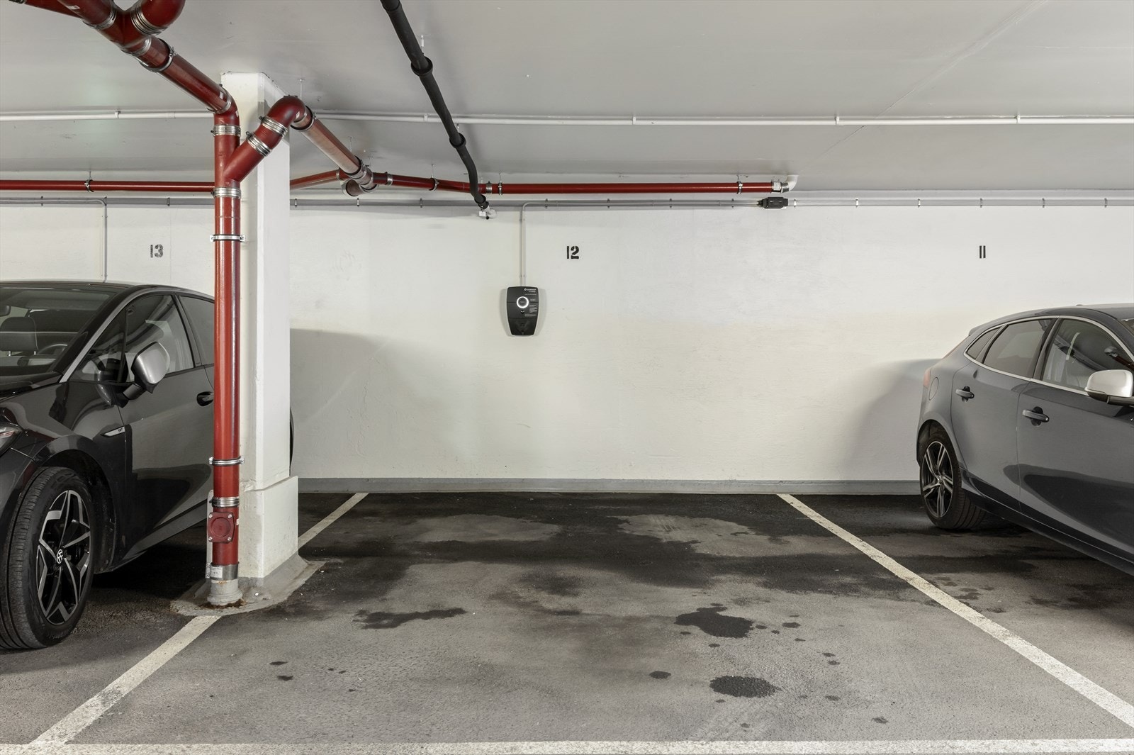 Med boligen selges en garasjeplass med EL-lader (nr. 12). Galleribilde