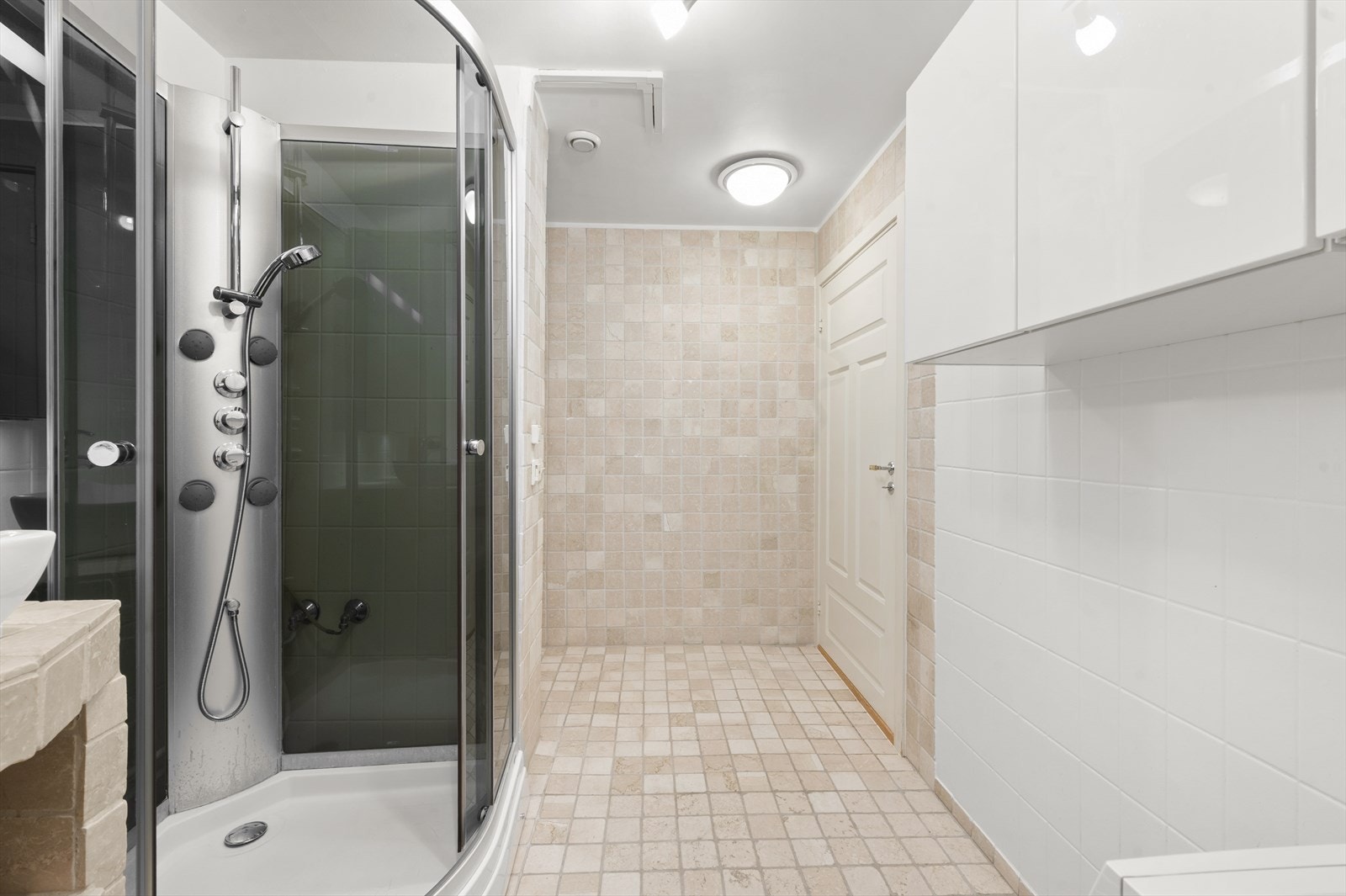 Eier byttet dusjkabinett og skaper i 2009. Galleribilde