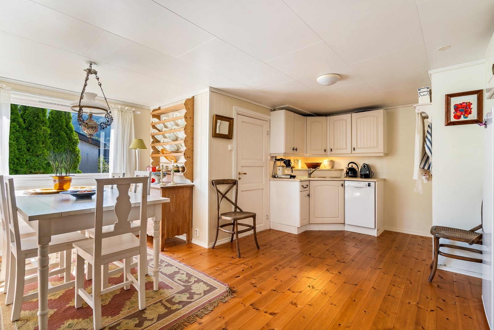 Kjøkken med spiseplass Galleribilde