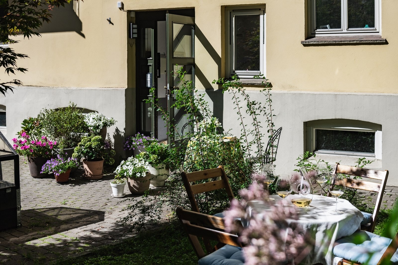 Trivelig indre gårdsrom Galleribilde